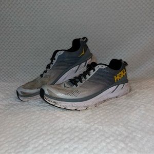 Hoka One Clifton 6